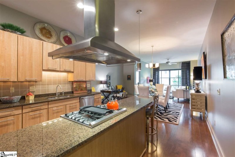 Property image 5 at 400 E McBee Avenue, Greenville, SC 29601