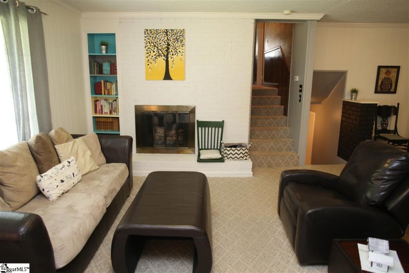 Property image 2 at 15 Holmsby Lane, Taylors, SC 29687