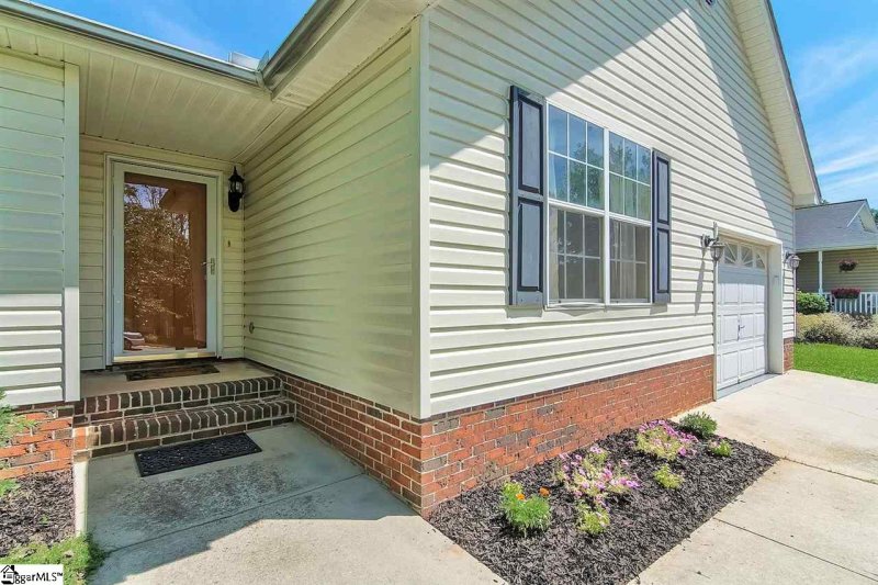 Property image 2 at 32 Michell Drive, Taylors, SC 29687