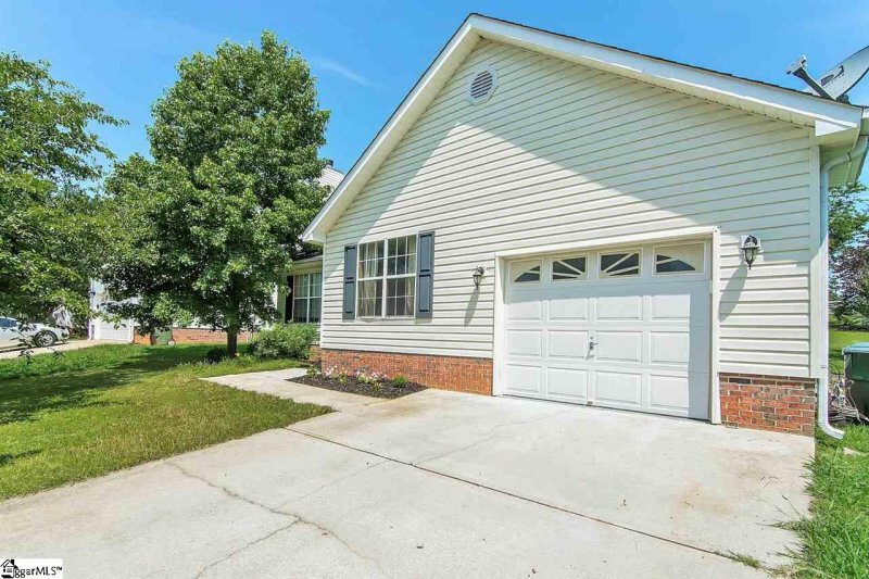 Property image 4 at 32 Michell Drive, Taylors, SC 29687