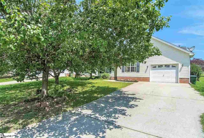 Property image 5 at 32 Michell Drive, Taylors, SC 29687