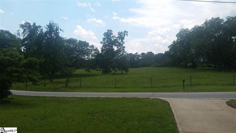 Property image 4 at 808 Knollwood Drive, Greenville, SC 29607