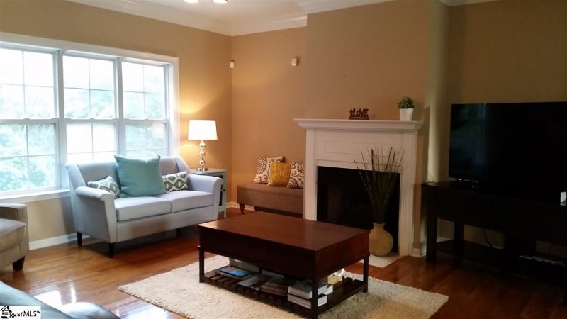 Property image 5 at 808 Knollwood Drive, Greenville, SC 29607