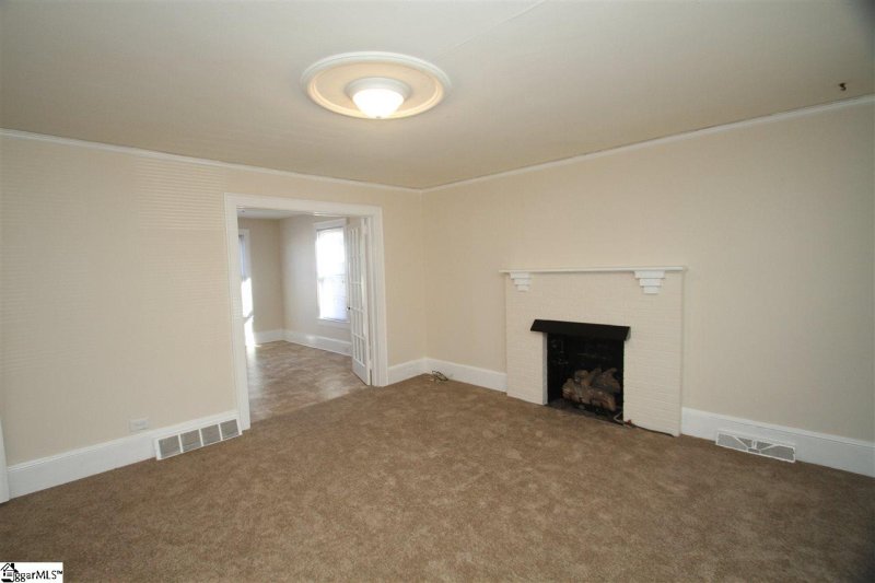 Property image 2 at 104 Oak Street, Greenville, SC 29611