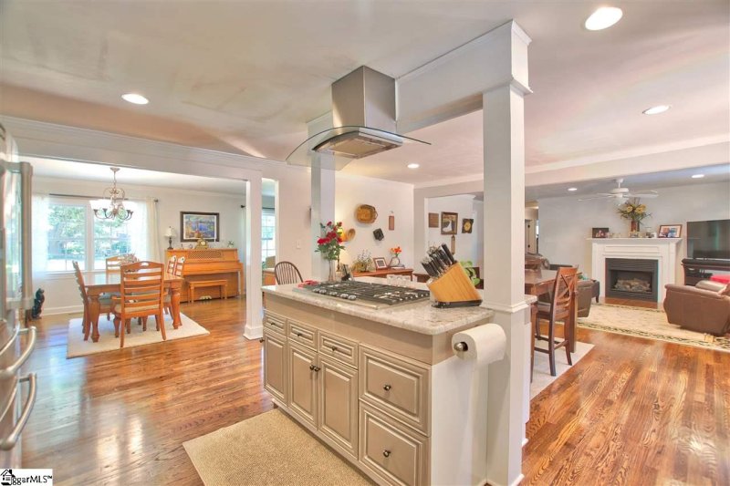 Property image 2 at 361 Lake Forest Drive, Spartanburg, SC 29307