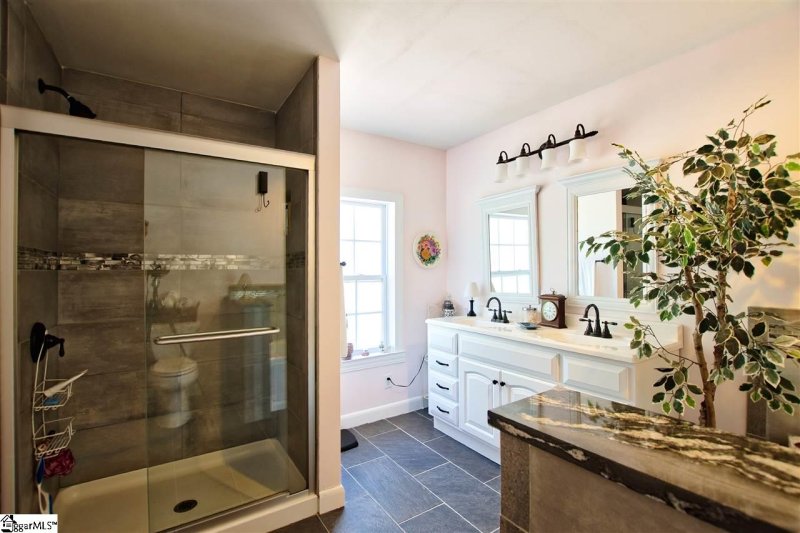 Property image 3 at 361 Lake Forest Drive, Spartanburg, SC 29307