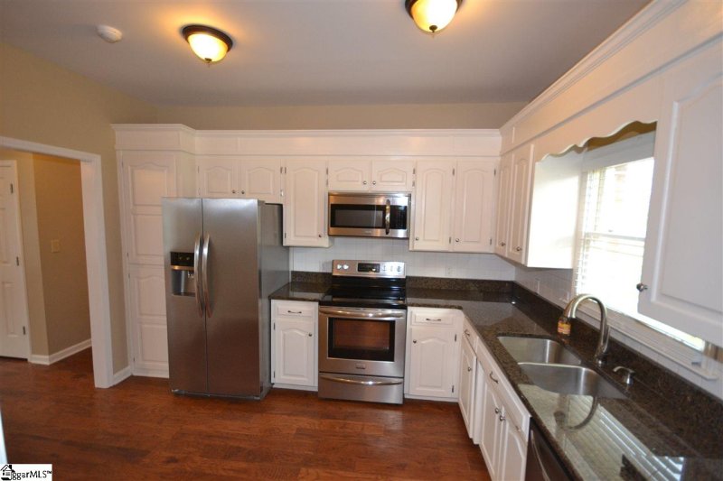 Property image 3 at 11 Darby Hill Lane, Taylors, SC 29687