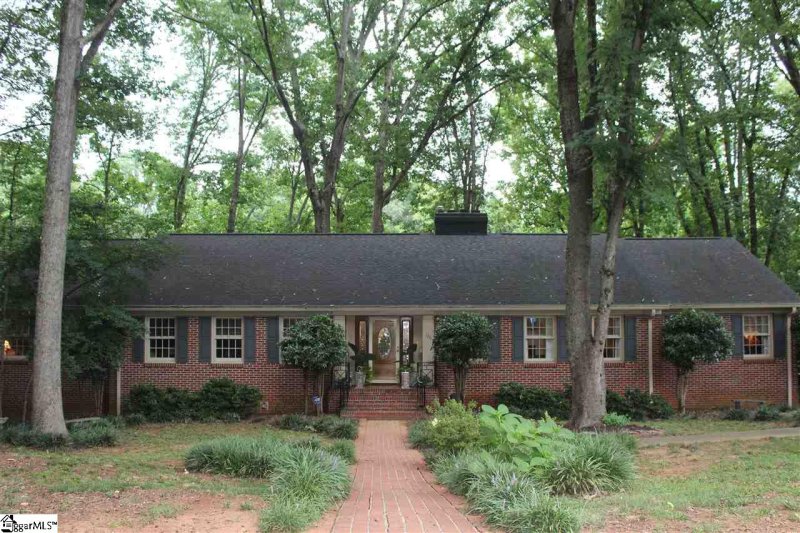 126 Lakecrest Drive