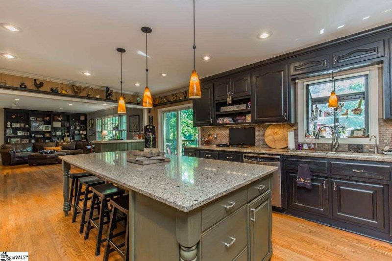 Property image 2 at 126 Lakecrest Drive, Greenville, SC 29609
