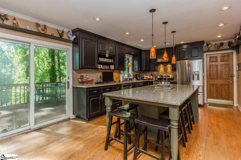 Property image 3 at 126 Lakecrest Drive, Greenville, SC 29609