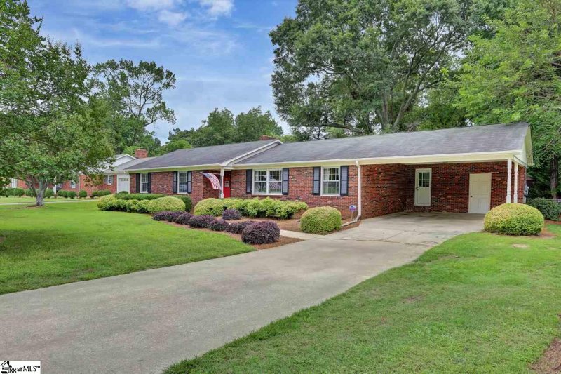 Property image 2 at 112 Woodbury Circle, Taylors, SC 29687