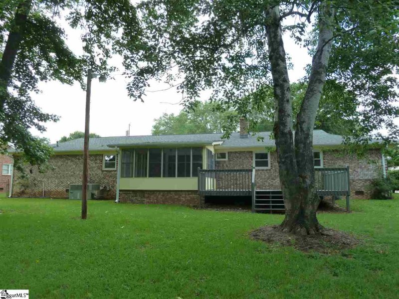 Property image 2 at 202 Woodbury Circle, Taylors, SC 29687