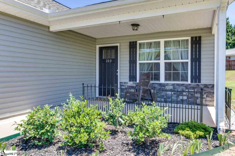 Property image 2 at 200 Summerlea Lane, Greer, SC 29651