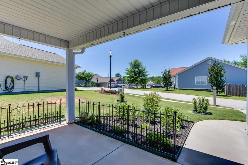 Property image 3 at 200 Summerlea Lane, Greer, SC 29651