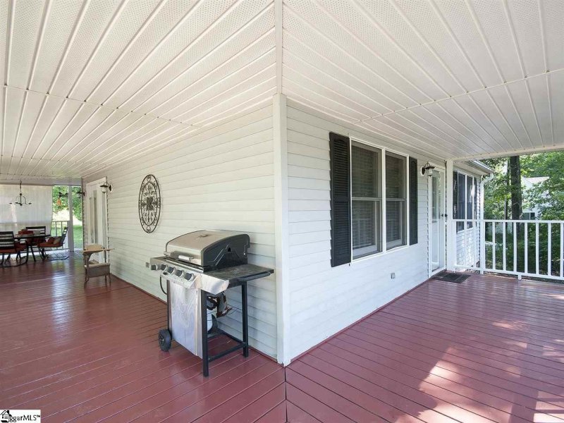 Property image 3 at 109 Grant Drive, Laurens, SC 29360