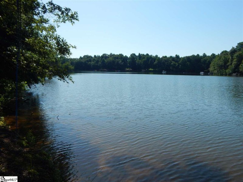 Property image 3 at 109 Shore View Court, Taylors, SC 29687