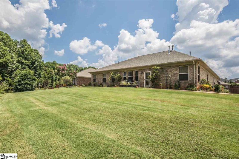 Property image 2 at 122 Macintyre Street, Simpsonville, SC 29680