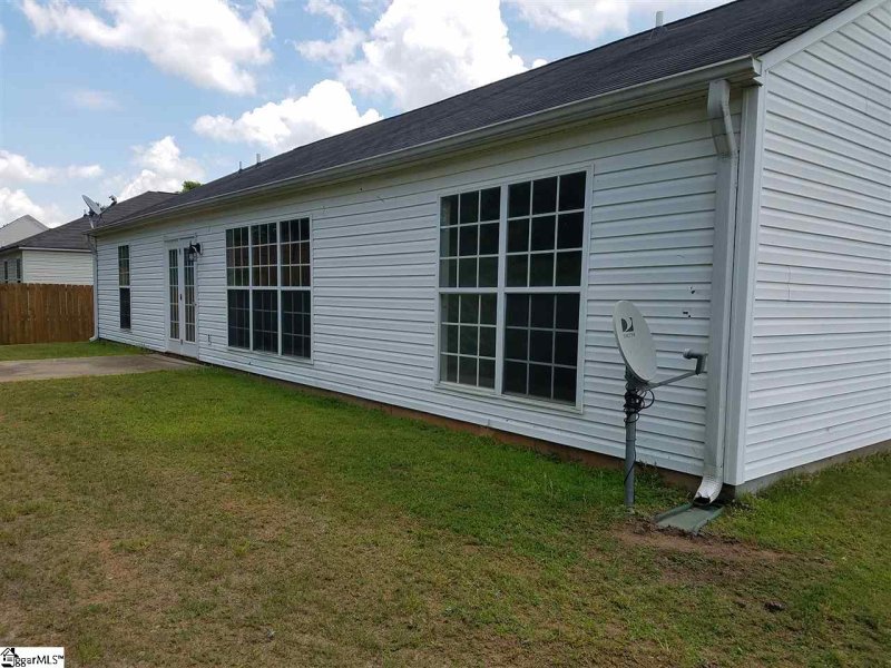 Property image 2 at 304 Revis Creek Court, Simpsonville, SC 29681