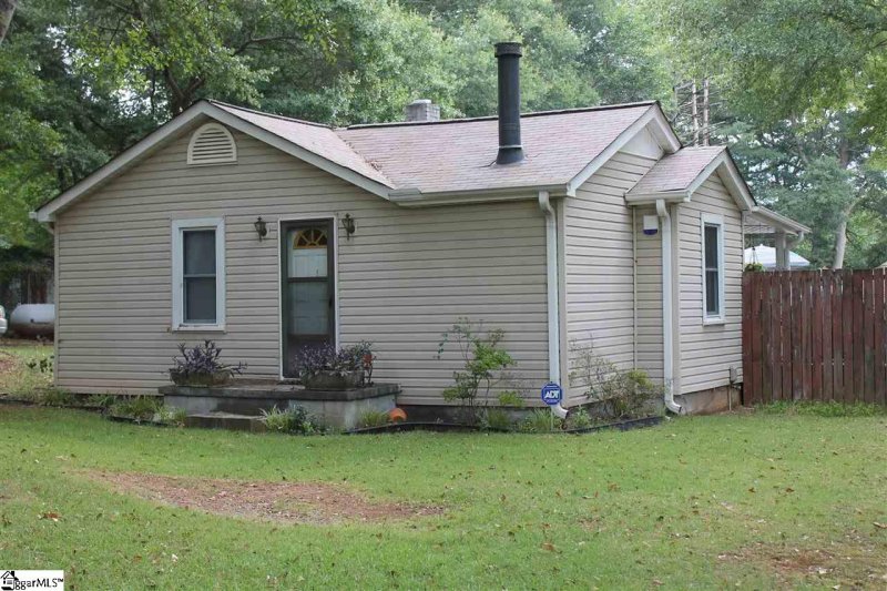 Property image 2 at 18 Cambridge Avenue, Greenville, SC 29617-7747
