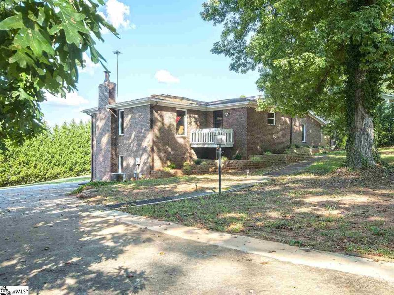 Property image 2 at 1036 Briarwood Drive, Easley, SC 29642