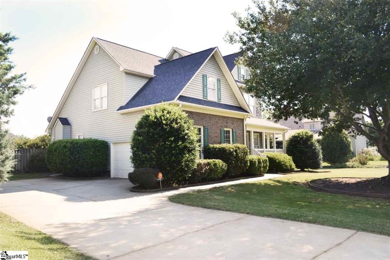 Property image 2 at 4 E Fieldsparrow Court, Greenville, SC 29615