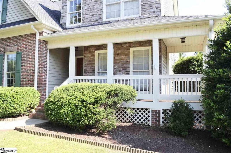 Property image 4 at 4 E Fieldsparrow Court, Greenville, SC 29615