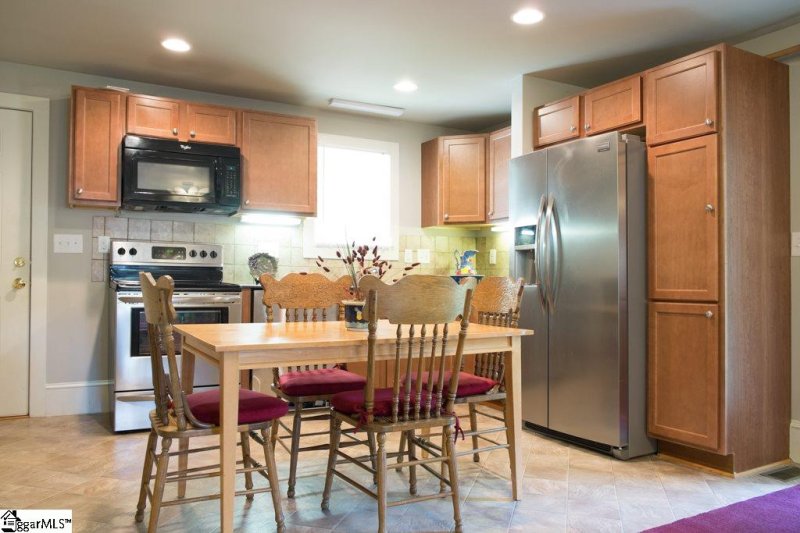 Property image 5 at 8 Brooks Avenue, Greenville, SC 29617