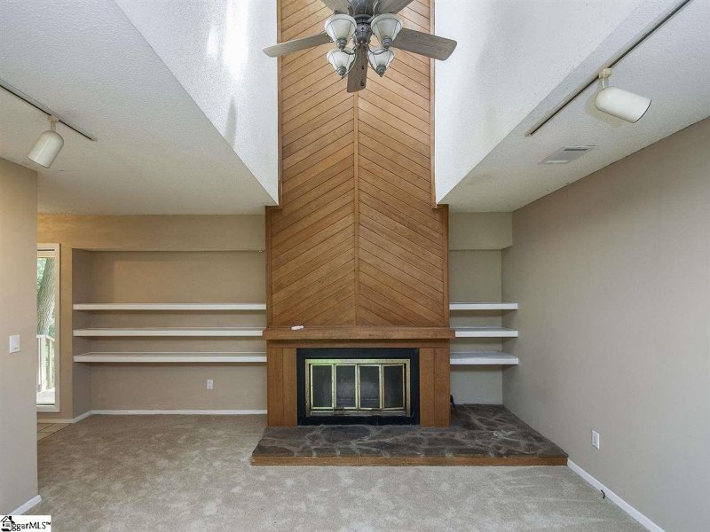 Property image 4 at 10 Blairhunt Drive, Taylors, SC 29687