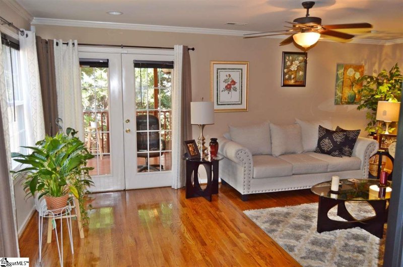 Property image 3 at 1144 E Lee Road, Taylors, SC 29687