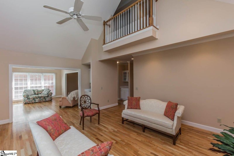 Property image 4 at 313 Greenview Circle, Greenville, SC 29609