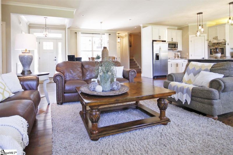 Property image 4 at 22 Meadowglen Place, Greer, SC 29651