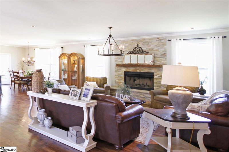 Property image 5 at 22 Meadowglen Place, Greer, SC 29651