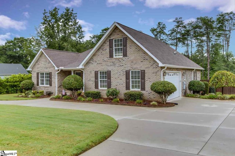 Property image 3 at 6 Nigh Oak Trace, Greer, SC 29651