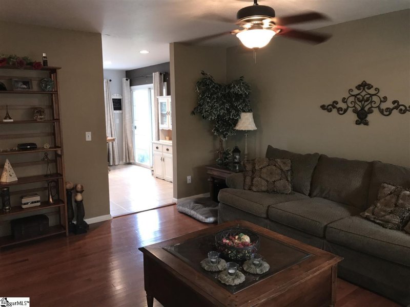 Property image 2 at 100 Viking Drive, Greer, SC 29651