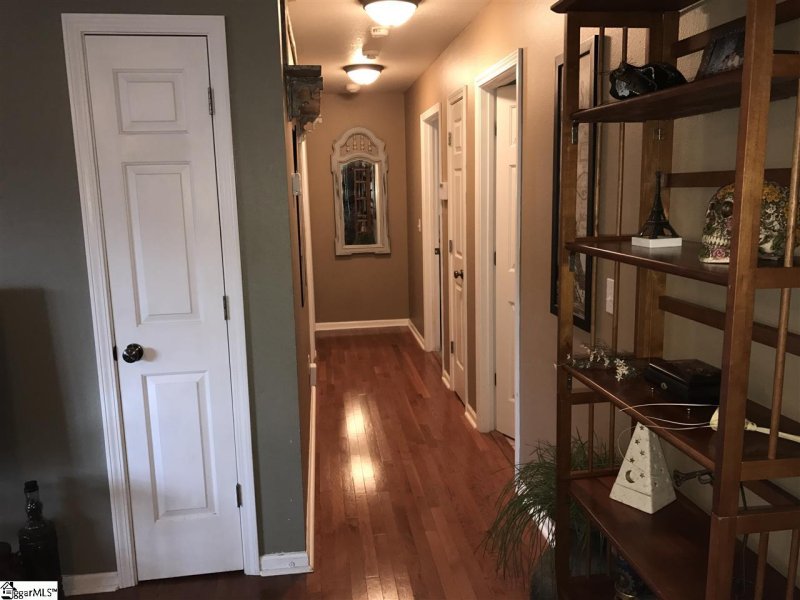 Property image 3 at 100 Viking Drive, Greer, SC 29651