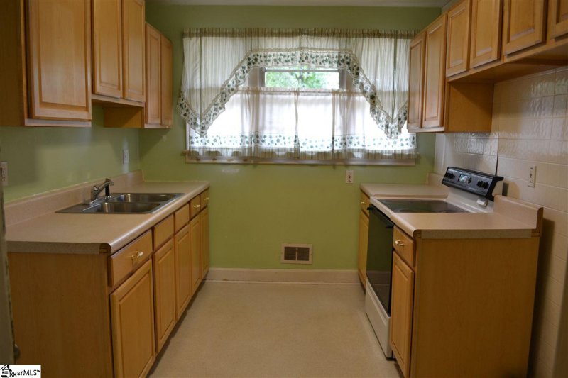 Property image 3 at 605 Rockmont Road, Greenville, SC 29615