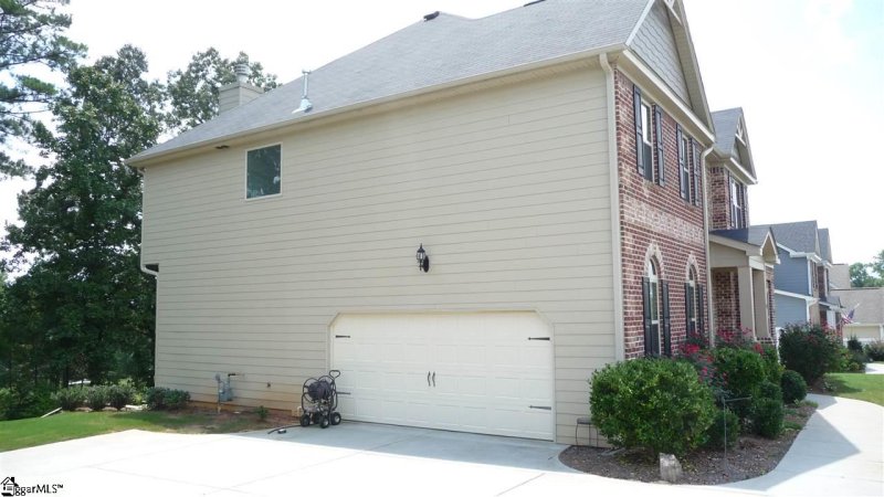 Property image 2 at 304 Saddlehorn Lane, Easley, SC 29642