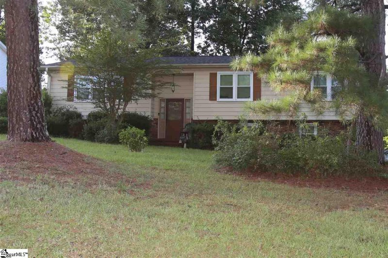 Property image 2 at 113 Pinecrest Drive, Greer, SC 29651