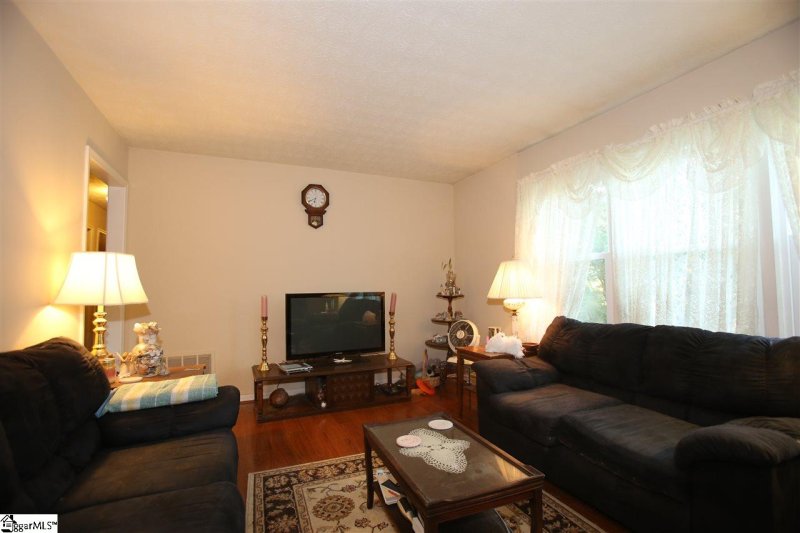 Property image 4 at 113 Pinecrest Drive, Greer, SC 29651