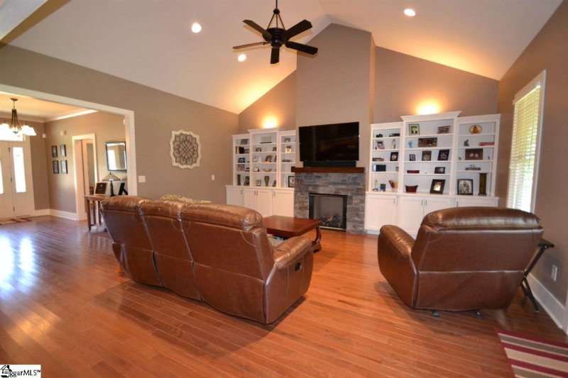 Property image 3 at 413 Isaqueena Drive, Greer, SC 29651