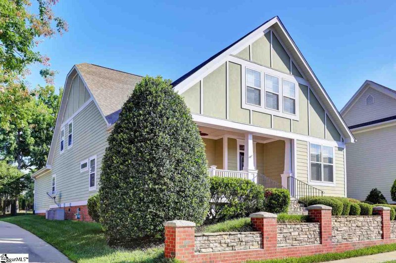 Property image 2 at 20 Kershaw Court, Greenville, SC 29607