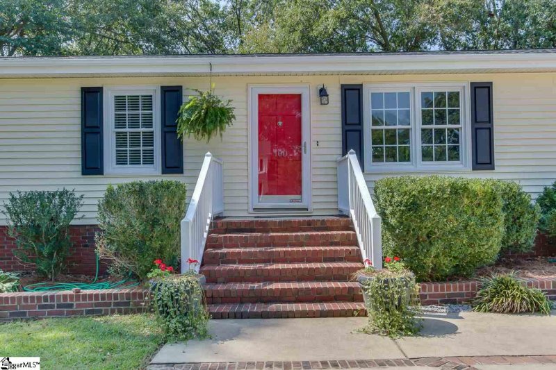 Property image 4 at 100 Barry Drive, Greer, SC 29650