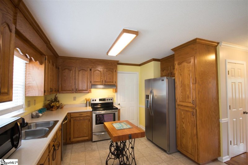 Property image 5 at 10 IVEYROSE Court, Simpsonville, SC 29681