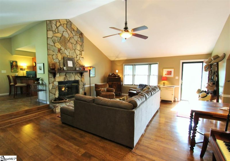 Property image 2 at 15 Chestnut Ridge Drive, Inman, SC 29349