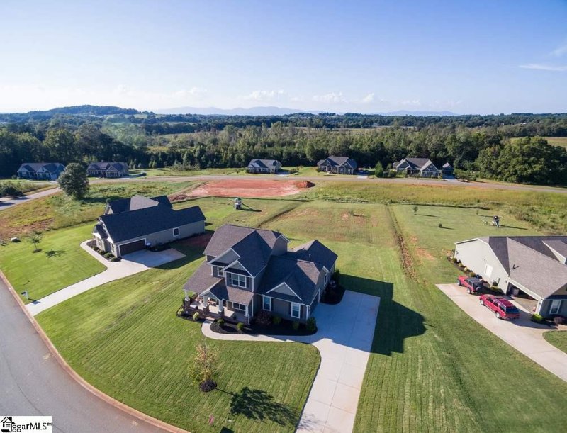 Property image 2 at 136 Providence Point Lane, Wellford, SC 29385