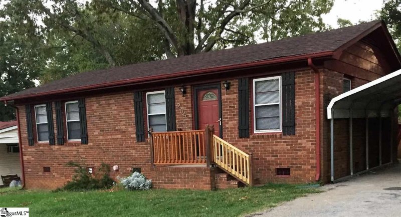 Property image 2 at 204 Mark Street, Easley, SC 29640-2733