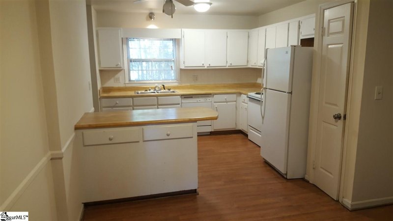 Property image 2 at 2 Dover Drive, Taylors, SC 29687