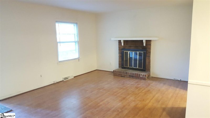 Property image 3 at 2 Dover Drive, Taylors, SC 29687