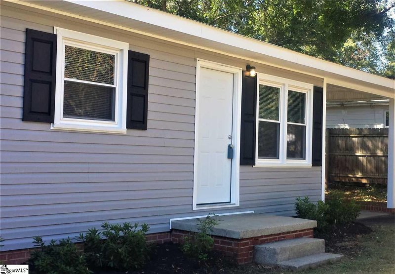 Property image 2 at 214 Mark Street, Easley, SC 29640