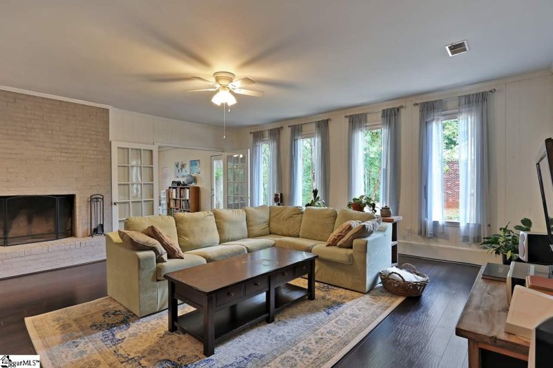 Property image 3 at 312 LAKEWOOD Circle, Greer, SC 29651